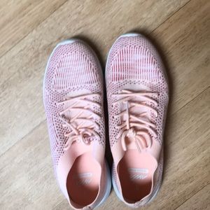 Avia memory foam sneaks